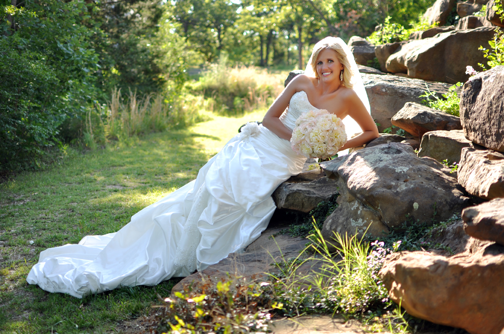 bridal pictures with tulsa photographers at camp loughridge
